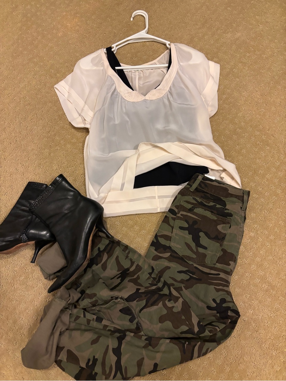 Banana Republic 100% Silk Blouse M Ivory Pleated Neck Short Sleeve Boho Top